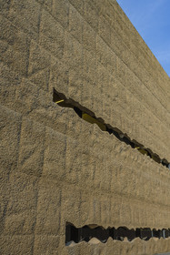 Suisse, Bâle, espace d'Art Schaulager des architectes Herzog et de Meuron, la façade extérieure