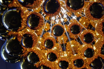 République Tchèque, Prague, show room de la verrerie Lasvit, lustre