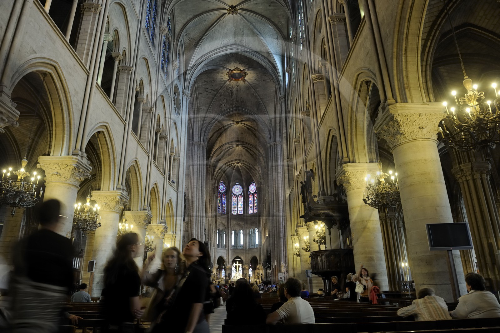 France, Paris (75), Ile de la Cité, cathédrale Notre-Dame de Paris est visitée par de très nombreux touristes