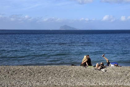 Italie, Sicile, iles Eoliennes, classées Patrimoine Mondial de l'UNESCO, Ile de Lipari, plage de galet à Canneto