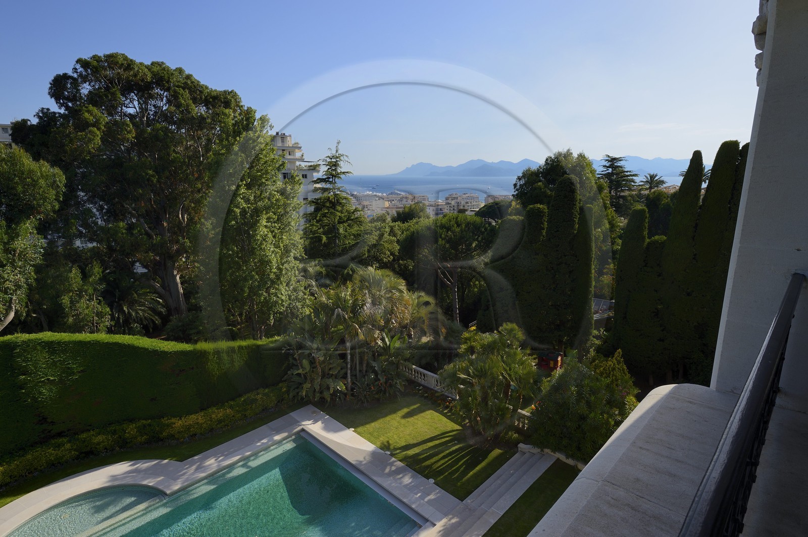 France, Alpes-Maritimes (06), Cannes, la villa La Californie où vécu Pablo Picasso, aujourd'hui renommé le Pavillon de Flore par Marina Picasso, la vue depuis la villa