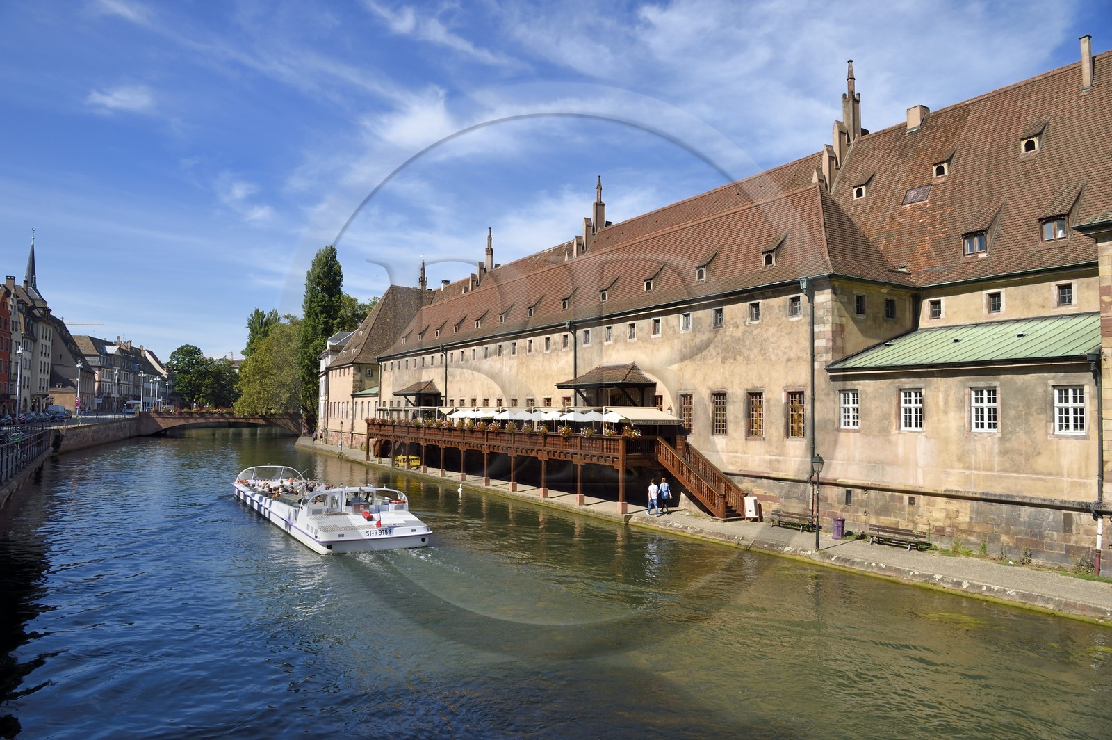 France, Bas-Rhin (67), Strasbourg, vieille ville classée Patrimoine Mondial de l'UNESCO, l'Ancienne Douane au bord de la rivière l'Ill