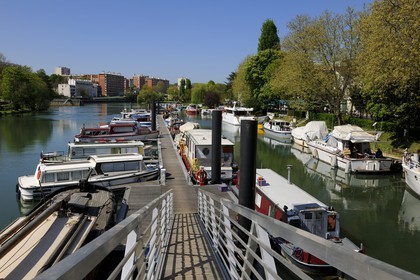 France, Val-de-Marne (94), les bords de Marne, le port de plaisance de Joinville-le-Pont