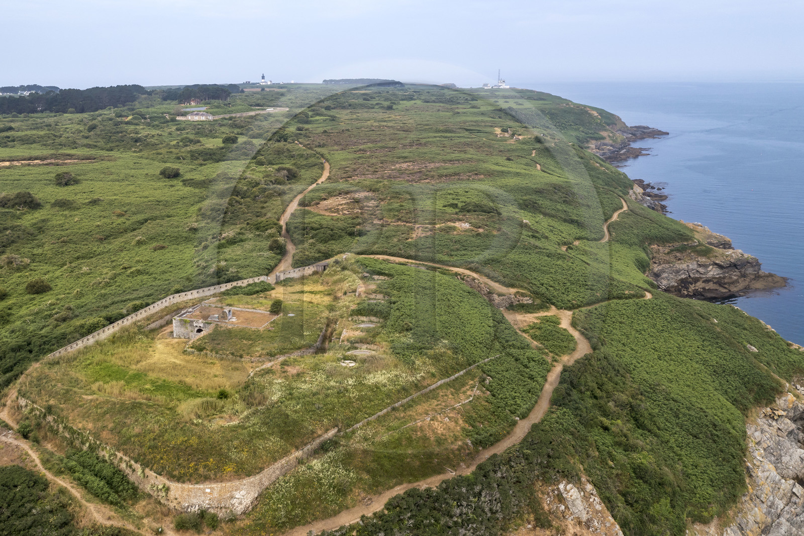 France, Morbihan (56), Ile de Groix, Batterie du Bas Grognon à Quelhuit,  un des éléments défensifs de Port-Louis à l'époque de la Compagnie des Indes (vue aérienne)