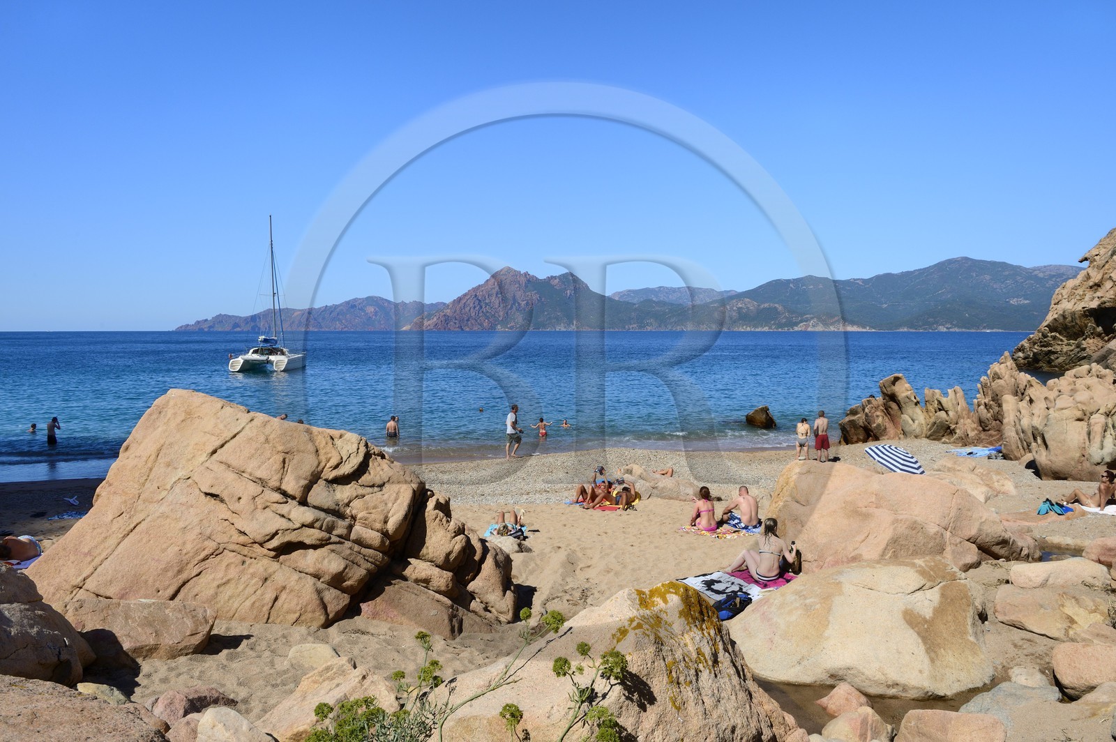 France, Corse-du-Sud (2A), Golfe de Porto, classé Patrimoine Mondial de l'UNESCO, Piana, anse et plage de Ficajola