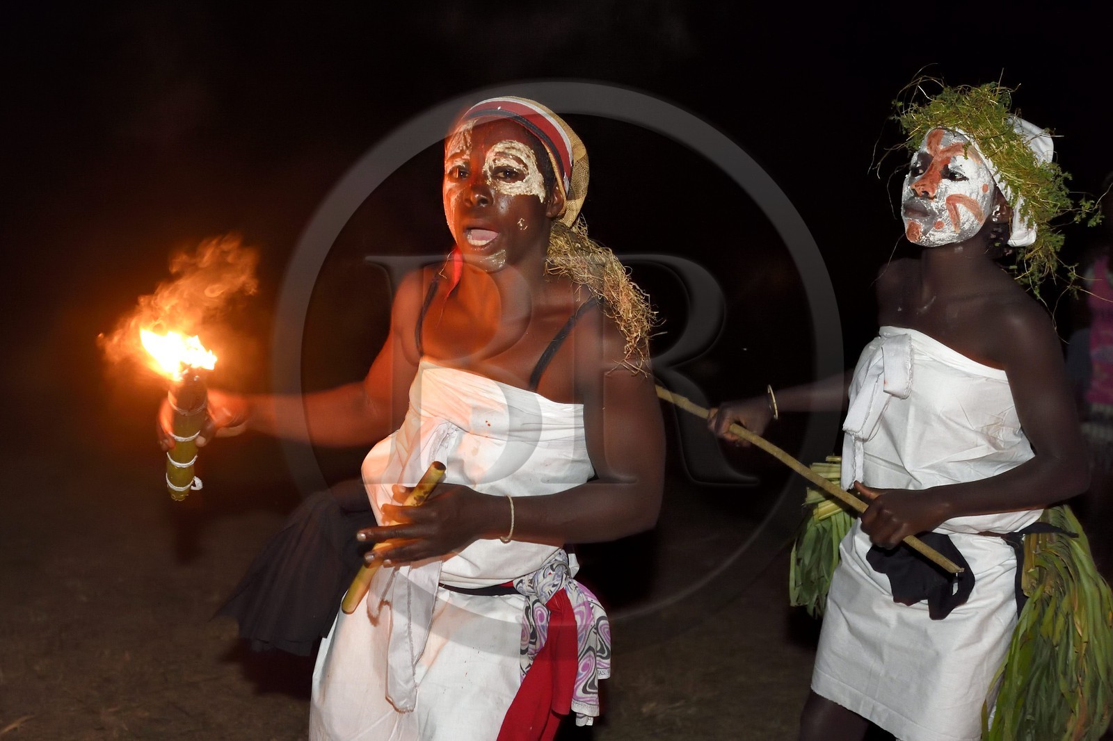 Gabon, province de Ogooué- Maritime, Omboué, région du Loango, danses traditionnelles Nkomi (Myènè)