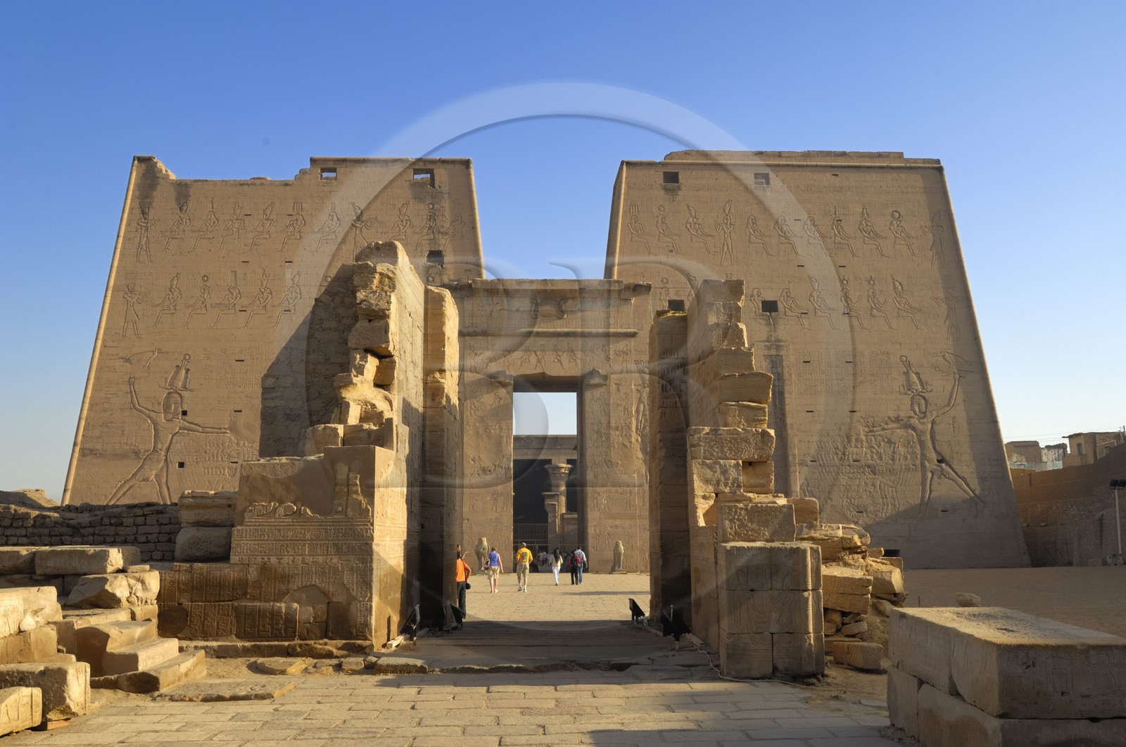 Egypt, Upper Egypt, Nile Valley, Edfu, temple dedicated to Horus God, the entrance pylon