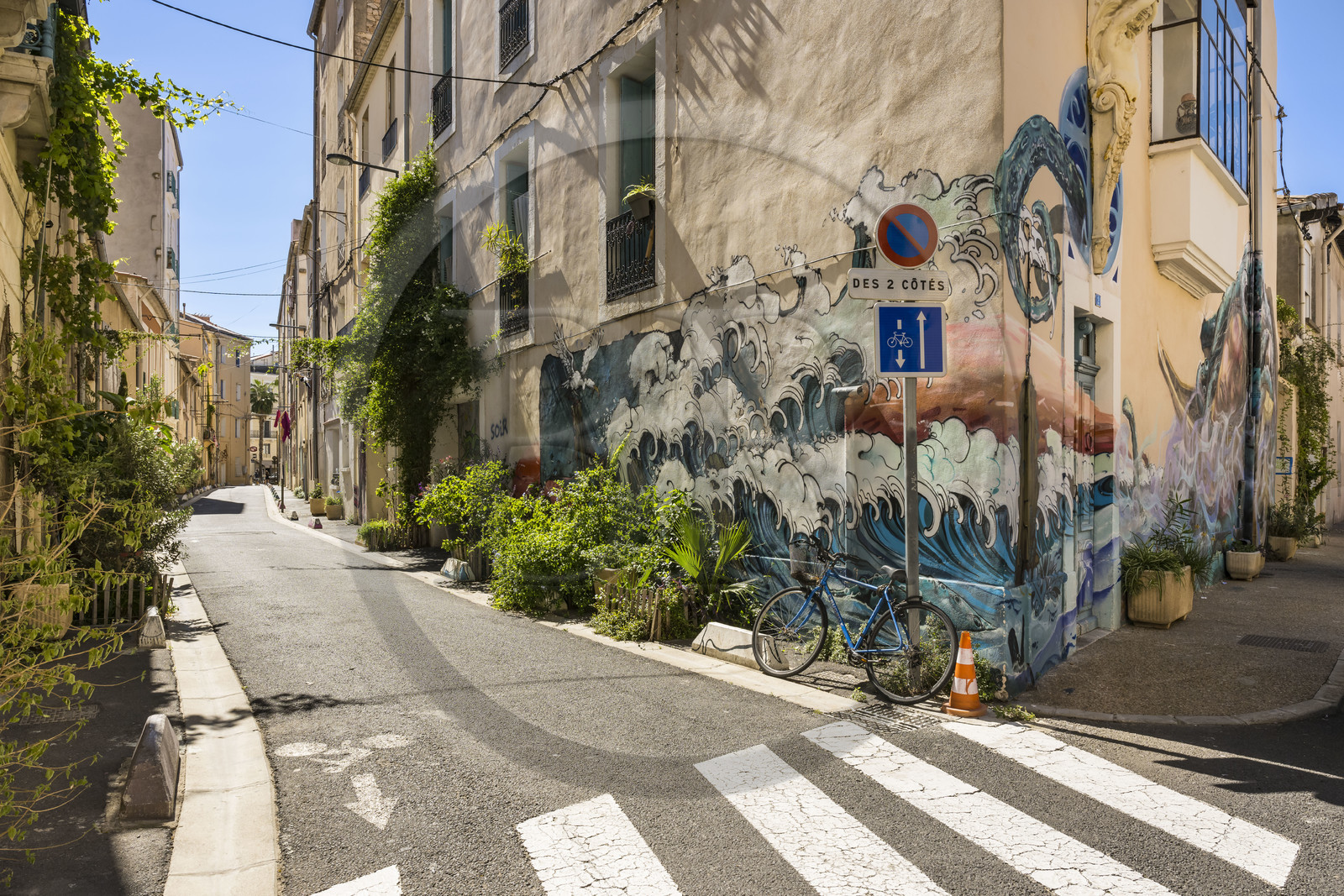 France, Hérault (34), Sète, peinture murale Histoire de mer des artistes Belek Naoui, Mazingue et Gaston Labaffe dans la rue de Tunis  et rue Fondère