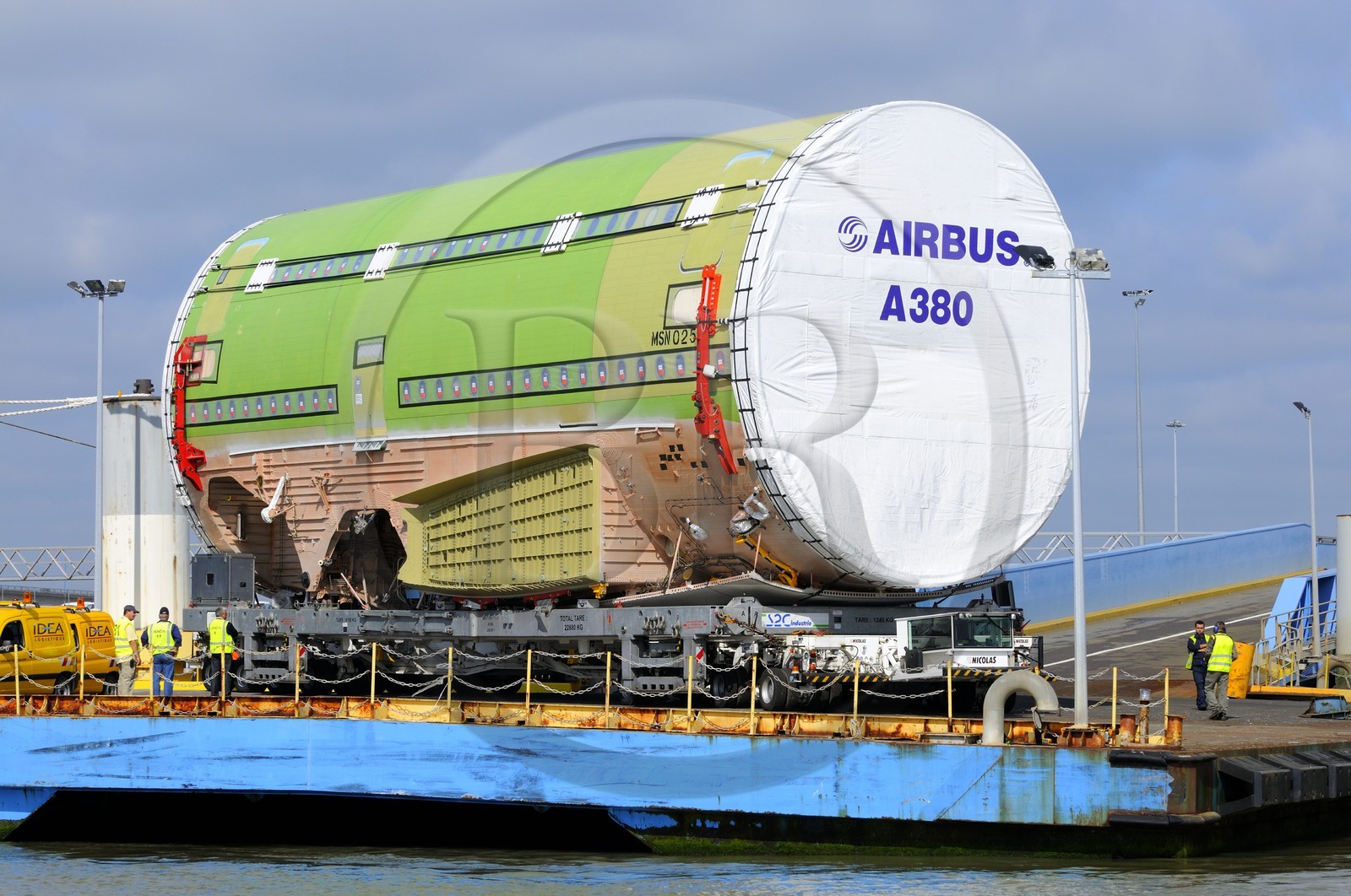 France, Loire-Atlantique (44), port autonome de Nantes Saint-Nazaire, terminal roulier de Gron - Montoir de Bretagne, embarquement d'une pièce de l'airbus A380