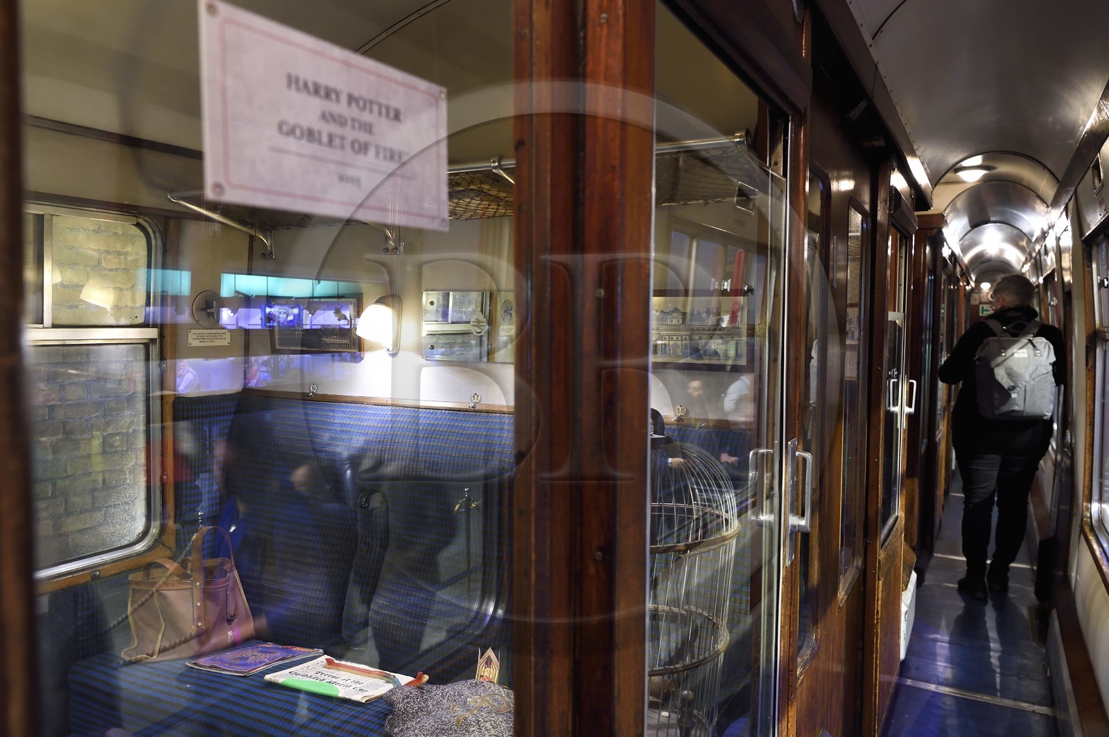 Royaume-Uni, Hertfordshire, Leavesden, Leavesden Film Studios, Harry Potter Studio Tour London, les coulisses du tournage des 8 films de Harry Potter, la plate-forme 9¾ et le train Hogwarts Express