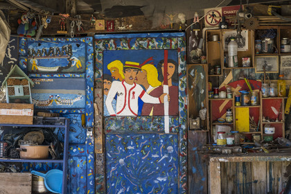 France, Hérault (34), Sète, quartier de la Pointe Courte, quartier de pecheurs sur les rives de l'étang de Thau, peinture représentant les joutes dans une cabane de pecheur