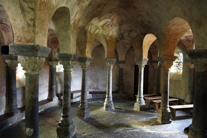 France, Haute-Loire (43), Aiguilhe, commune limitrophe du Puy-en-Velay, étape classée Patrimoine Mondial de l'UNESCO dans le cadre des chemins de Compostelle, la Chapelle Saint-Michel d'Aiguilhe, le cycle des Rois Mages en peinture murale