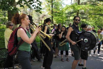 Etats-Unis, New York, Manhattan, Central Park, le big band d'une marche pacifiste et manifestation contre l'engagement militaire américain