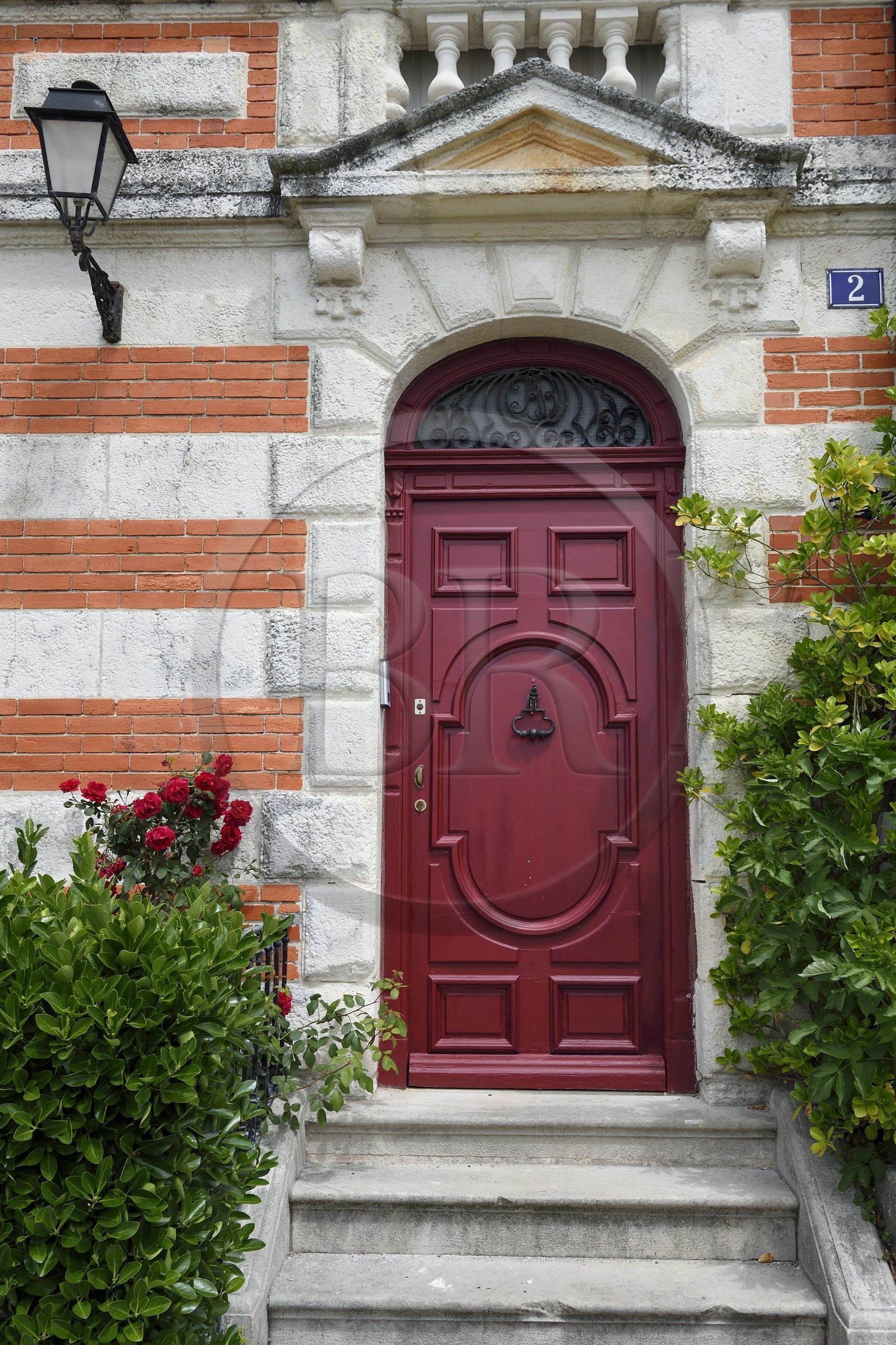 France, Charente-Maritime (17), La Rochelle, porte de maison rue Sur Les Murs
