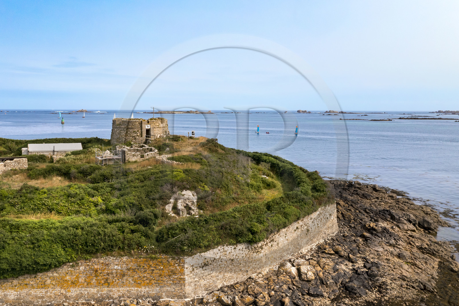 France, Finistère (29), Pays des Abers, estuaire de l'Aber Wrac'h, fort construit par Vauban début XVIIIème siècle sur l'Ile Cèzon (vue aérienne)