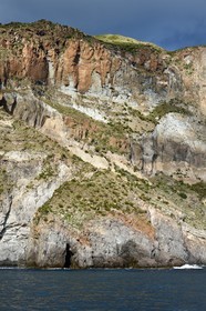 Italie, Sicile, iles Eoliennes, classées Patrimoine Mondial de l'UNESCO, Ile de Lipari, les falaises de la côte Sud-Ouest de l'île à Quattrocchi