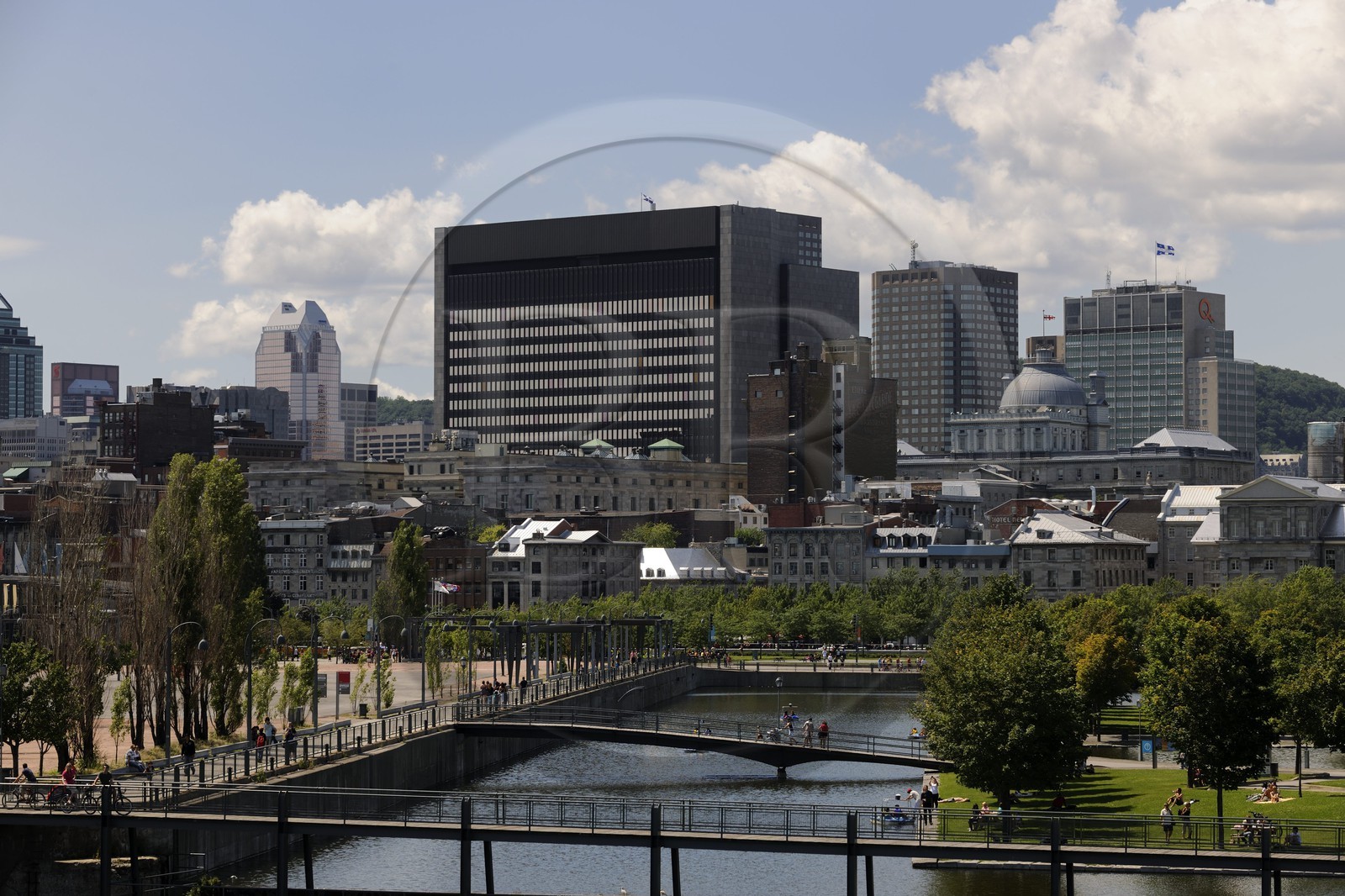 Canada, province de Québec, Montréal, quartier du Vieux-Montréal, la ville depuis le Vieux-Port