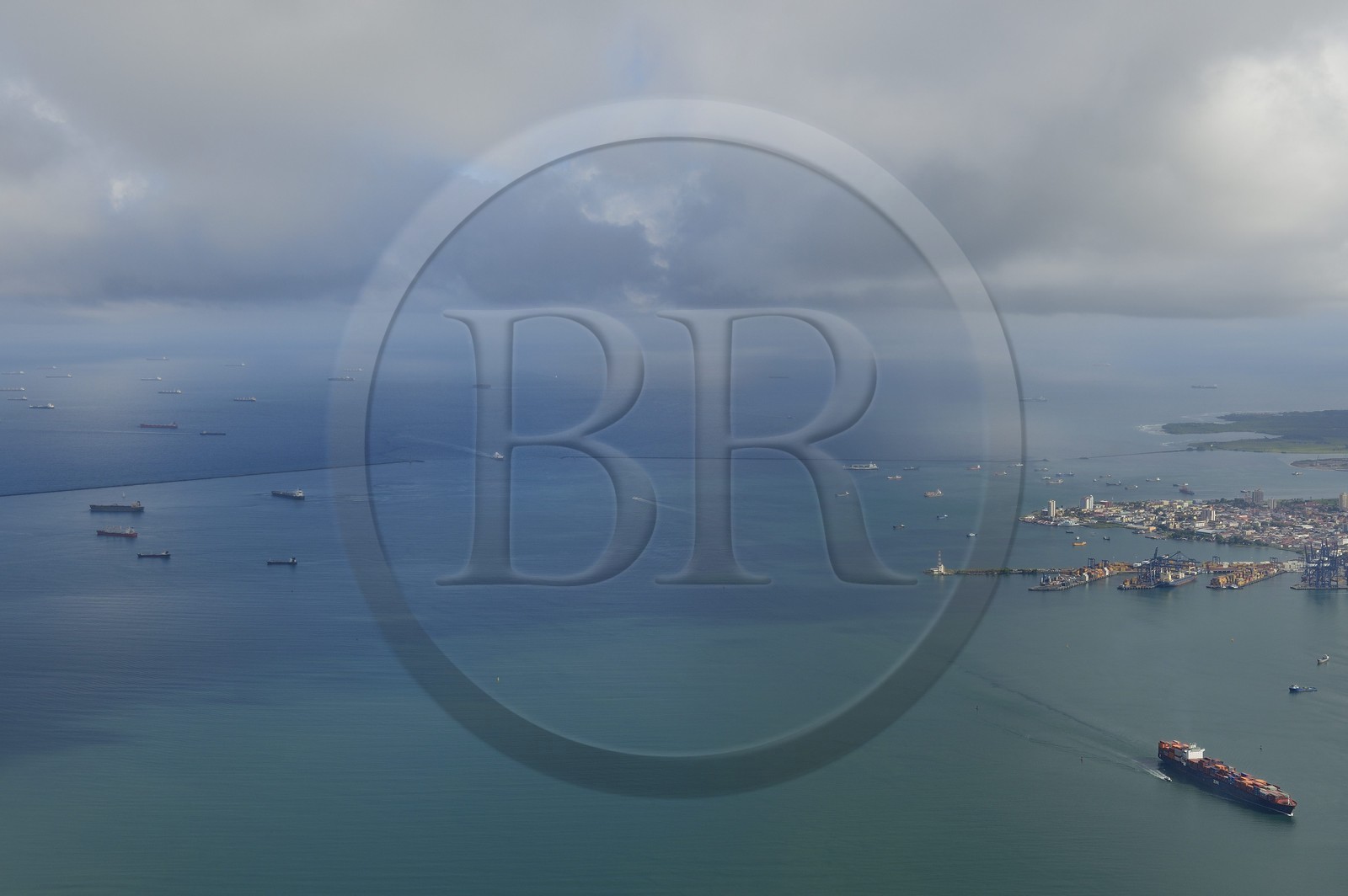 Panama, province de Colon, la ville de colon et la baie Limon (Bahia Limon) à la sortie du Canal de Panama coté Atlantique (vue aérienne)