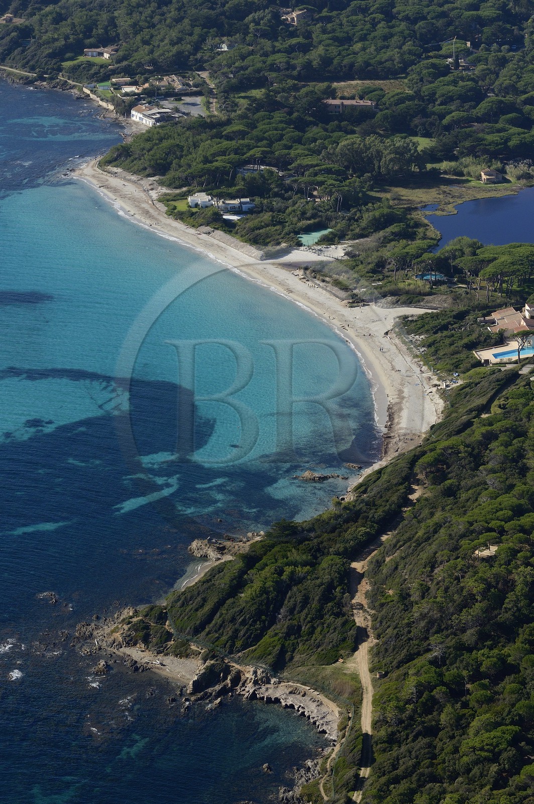 France, Var (83), Saint-Tropez, la plage des Salins (vue aérienne)