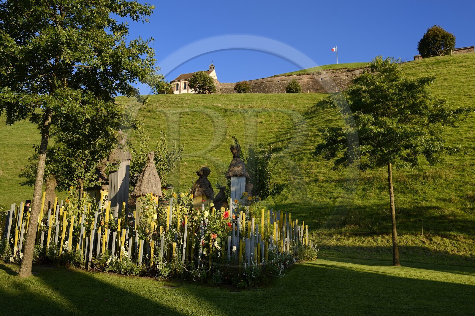 France, Moselle (57), parc régional des Vosges du nord, Bitche, le Jardin pour la Paix au pied de la citadelle fortifiée par Vauban