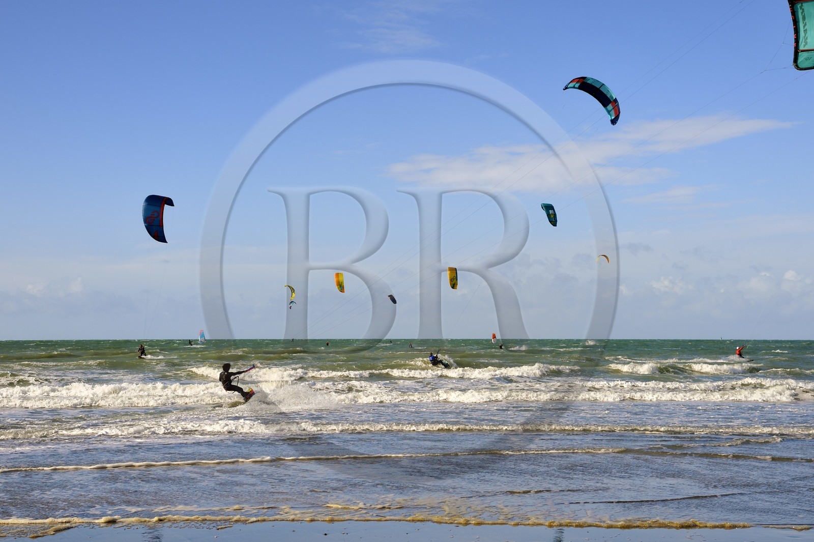 France, Seine-Maritime (76), Pays de Caux, Côte d'Albâtre, kitesurf à la plage de Saint-Jouin-Bruneval