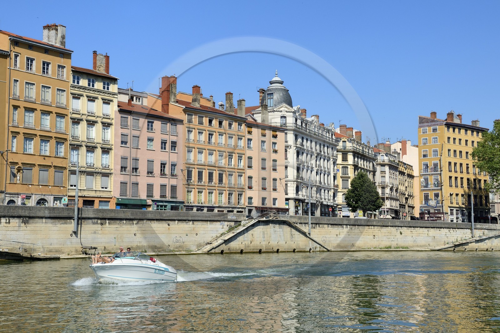 France, Rhône (69), Lyon, site historique classé Patrimoine Mondial de l'UNESCO, quartier de la Croix-Rousse, le quai Saint-Vincent en bordure de Saône