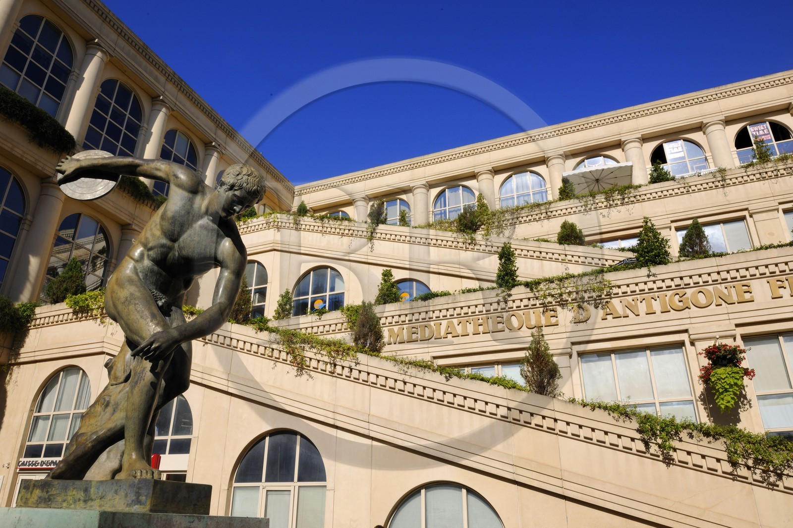 France, Hérault (34), Montpellier, quartier Antigone de l'architecte Ricardo Bofill, les Echelles de la Ville abritent la médiathèque Federico Fellini