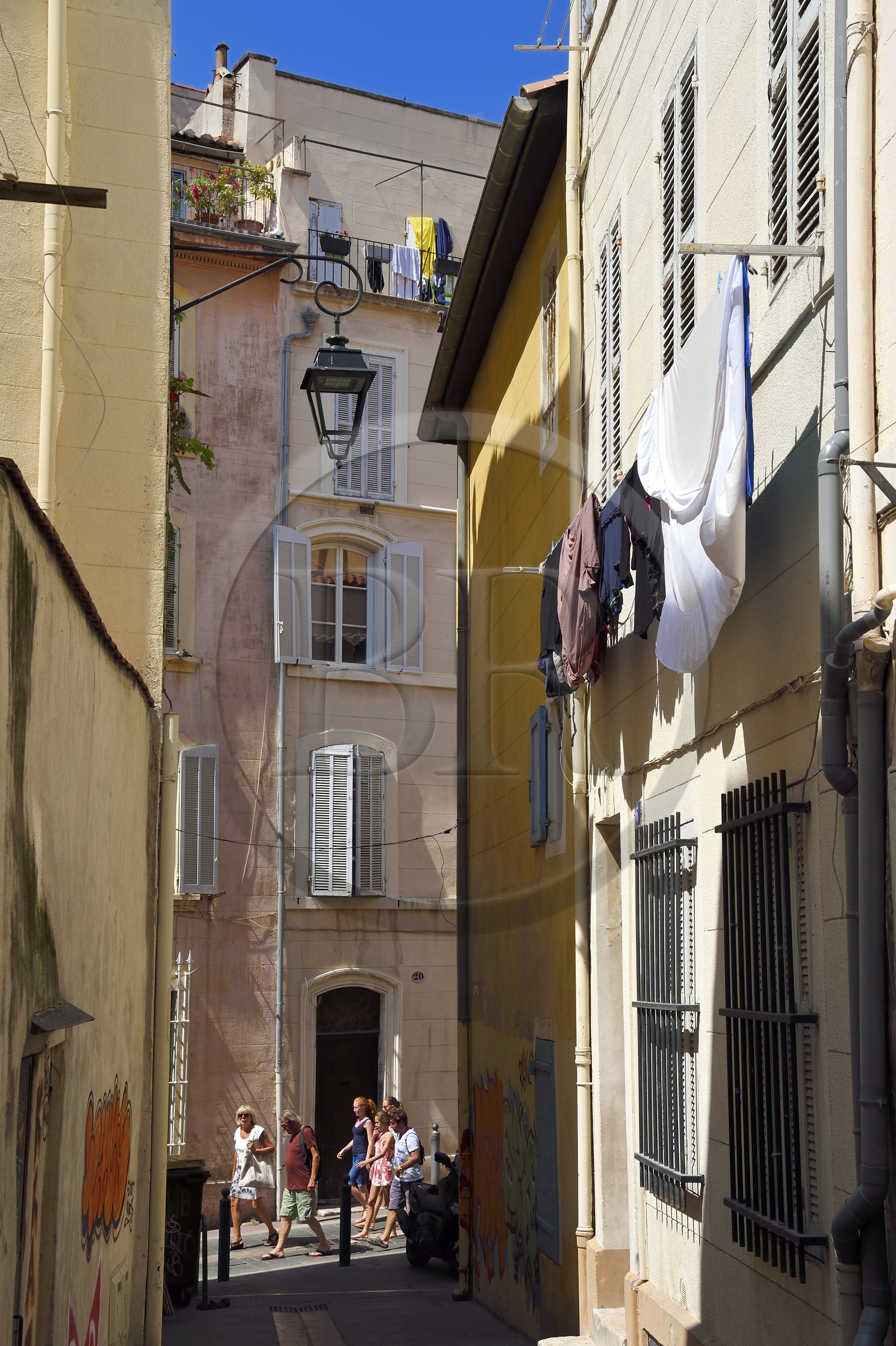 France, Bouches-du-Rhône (13), Marseille, quartier du Panier, l'étroite rue Ballard
