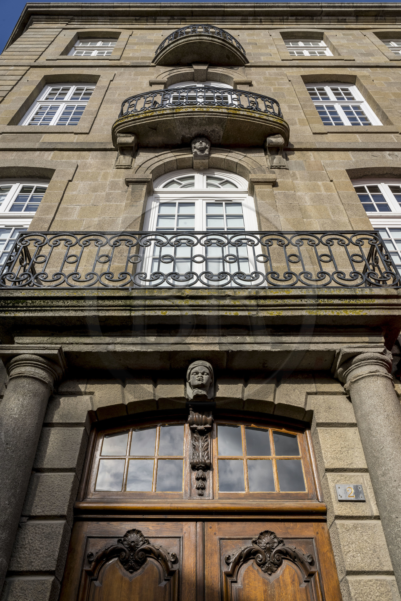 France, Ille-et-Vilaine (35), Côte d'Emeraude, Saint-Malo, Hotel particulier White ou Hay sur la place Guy La Chambre, anciennement maison de corsaire reconstruit vers 1954 selon les plans des architectes Raymond Cornon et Yves Hémar