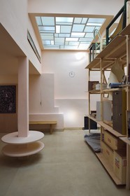 France, Var (83), Hyères, la villa Noailles concue par l'architecte Robert Mallet Stevens, salon rose avec verrière par Louis barillet