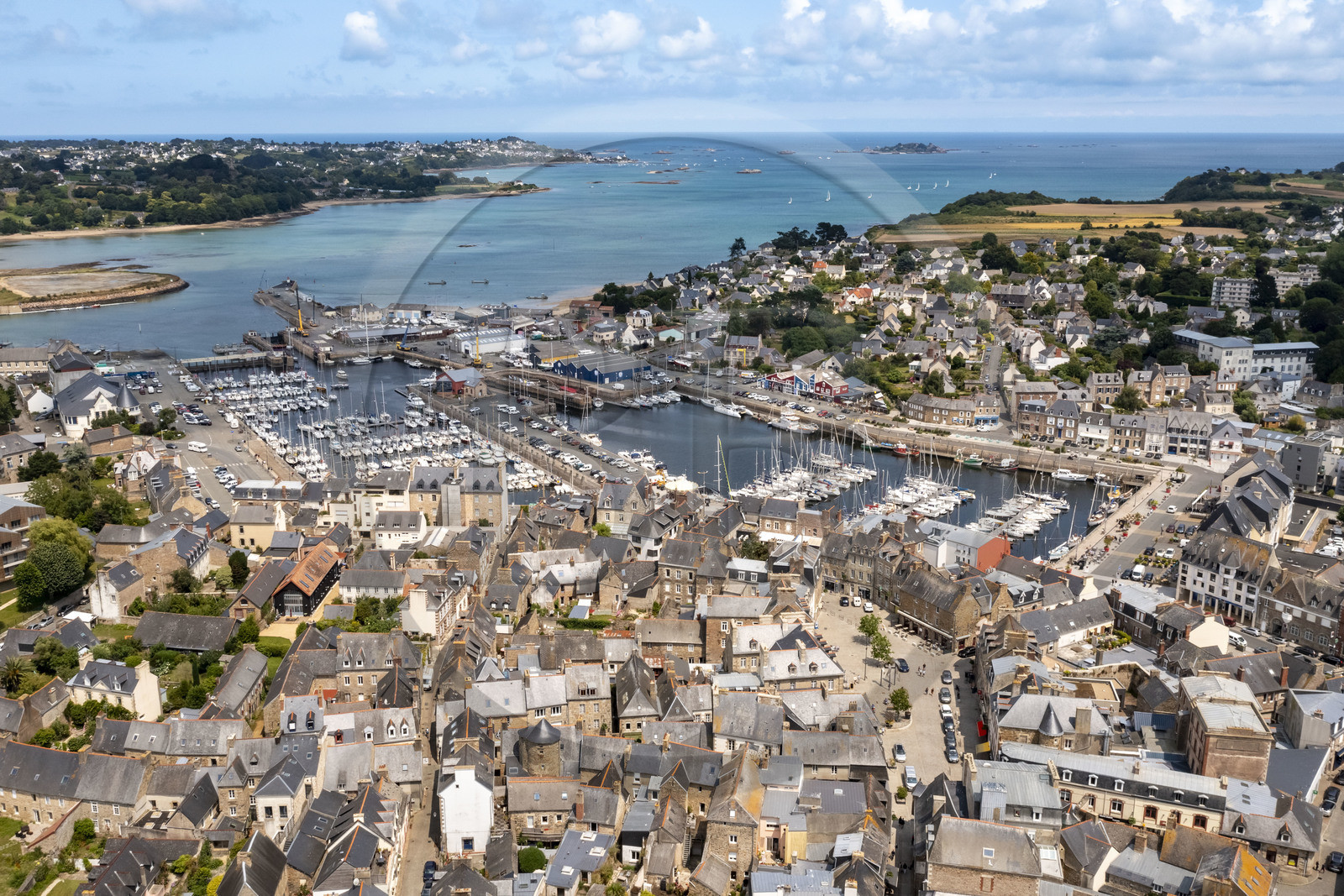 France, Cotes d'Armor, Paimpol, la vieille ville, le port et l'anse de Paimpol (vue aérienne)