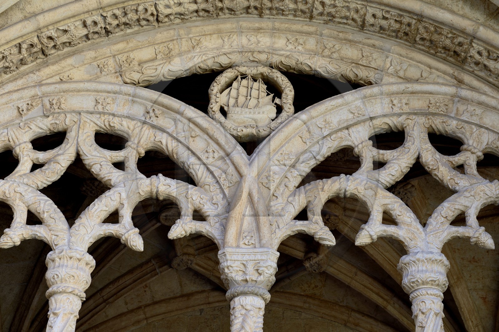 Portugal, Lisbonne, Bélem, Monastere des Hiéronymites (Mosteiro dos Jerónimos), classé Patrimoine Mondial de l'UNESCO, le cloitre, détail des arcades