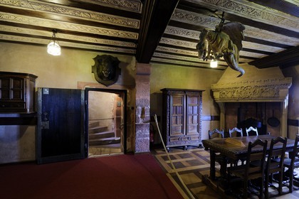 France, Bas-Rhin (67), le château du Haut-Koenigsbourg, la chambre Lorraine et son dragon du folklore messin Graouly