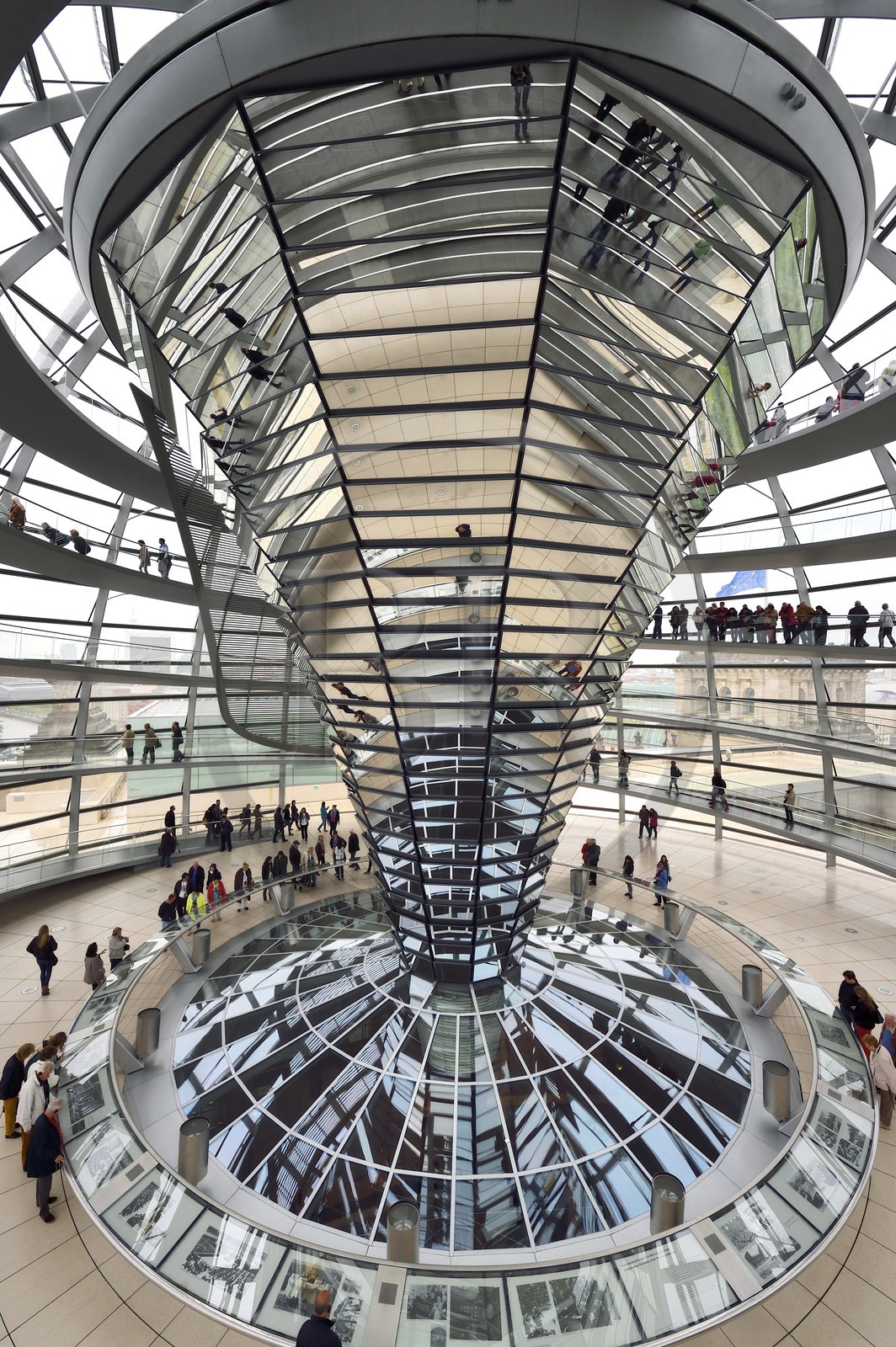 Allemagne, Berlin, Reichstag, dome en verre du Bundestag (parlement allemand depuis 1999) de l'architecte Sir Norman Foster