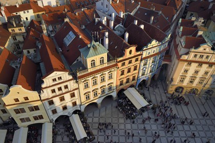 République Tchèque, Prague, centre historique classé Patrimoine Mondial de l'UNESCO, la vieille ville (Stare Mesto), place de la vieille ville (Staromestske namesti), facades de style Renaissance et baroque