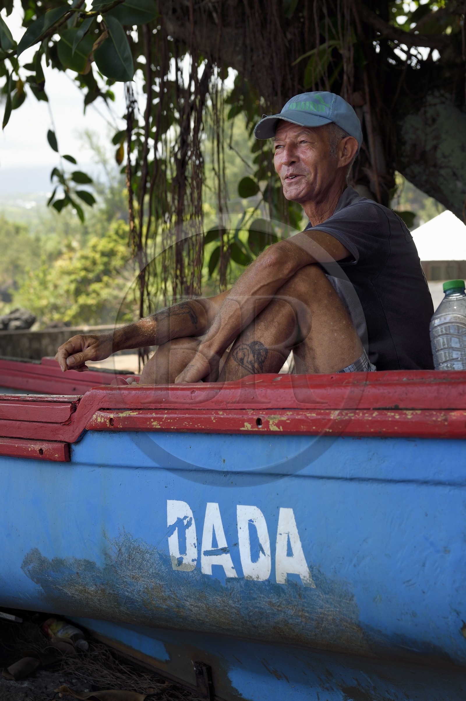 France, Ile de la Reunion, Saint-Joseph, le petit port de la Marine de Langevin, le pêcheur Georges Merlot