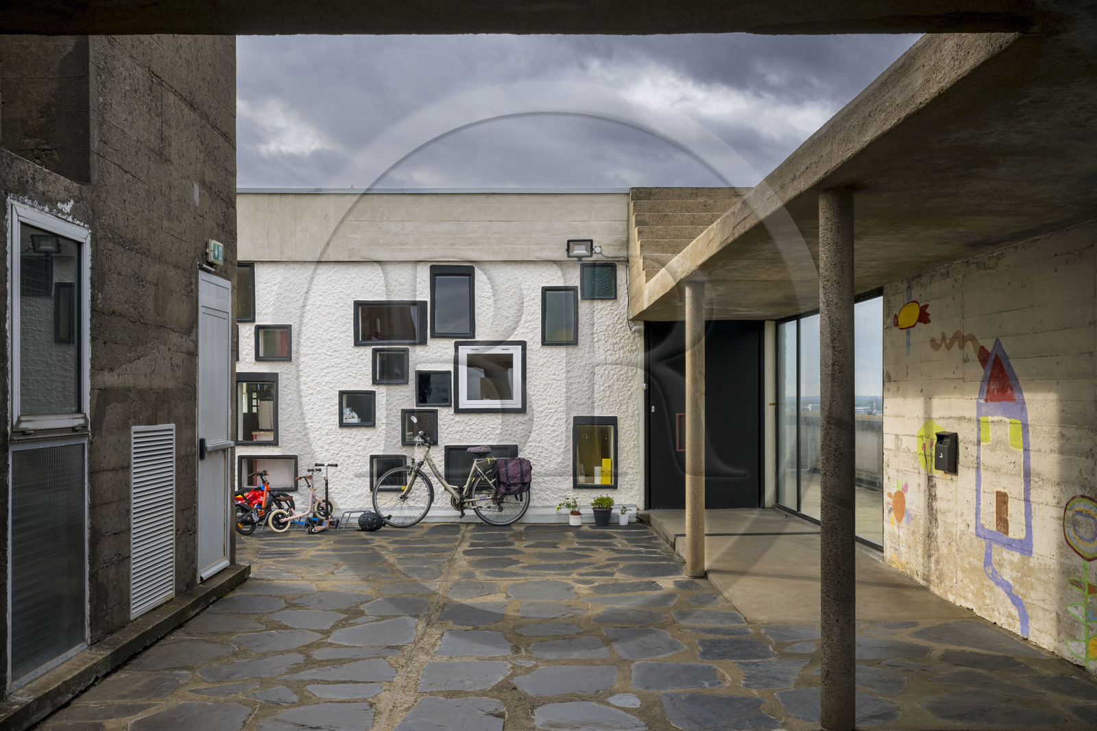 France, Loire-Atlantique (44), banlieue de Nantes, Rezé, la Maison Radieuse par l'architecte Le Corbusier, l'école maternelle installée sur le toit-terrasse