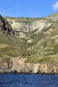 Italie, Sicile, iles Eoliennes, classées Patrimoine Mondial de l'UNESCO, Ile de Lipari, falaises de la cote Ouest
