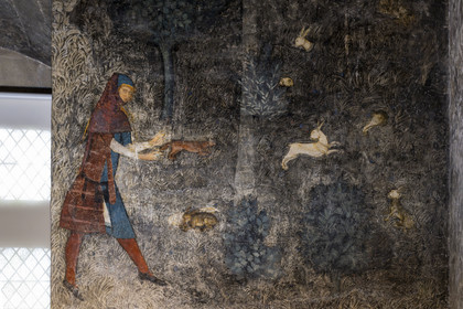 France, Vaucluse (84), Avignon, Palais des Papes classé Patrimoine mondial de l'UNESCO, tour de la Garde-Robe, chambre du Cerf, studium ou cabinet de travail de Clément VI, qui évoque dans un panorama ininterrompu les plaisirs seigneuriaux dont diverses techniques de chasse et de pêches, chasse au furet