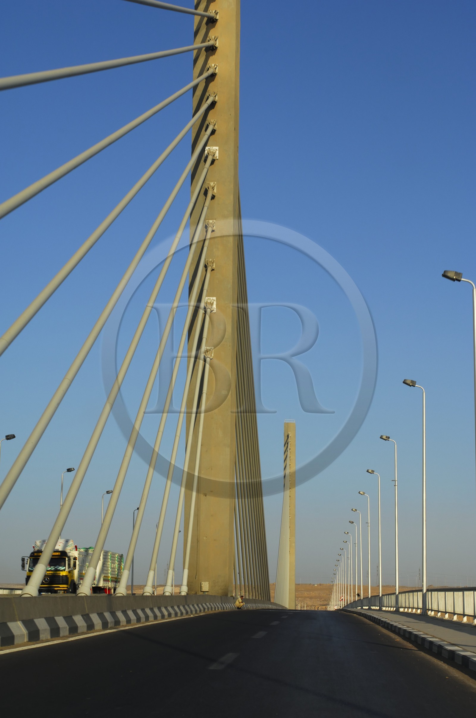 Egypte, Assouan, le pont à haubans rejoignant la rive ouest