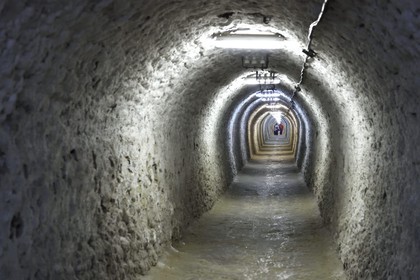Roumanie, Transylvanie, région de Cluj, Turda, ancienne mine de sel de Turda dont l'exploitation a commencée à l'époque romaine, transformée en centre de loisirs et de santé, tunnel d'accès
