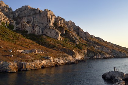 France, Bouches-du-Rhône (13), Marseille, Parc national des Calanques, Les Goudes, passages des Croisettes, les falaises de l'Ile Maire (demande d'autorisation nécessaire avant publication)