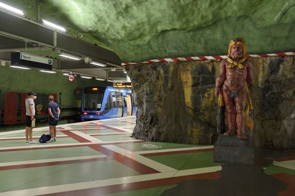 Suède, Stockholm, station de métro (Stockholms tunnelbana), de nombreuses stations exposent des œuvres d'art, station de métro Kungstradgarden