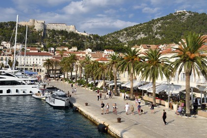 Croatia, Dalmatia, Dalmatian coast, Island of Hvar, the town docks of Hvar dominated by the Spanish Fortress