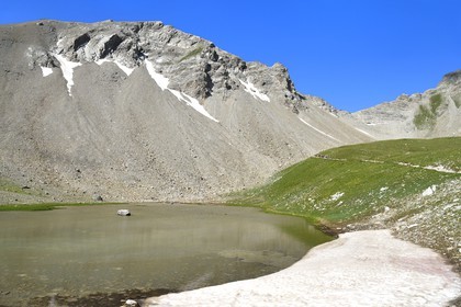 France, Alpes de Haute Provence, Uvernet Fours, Mercantour National Park, Ubaye valley,  lake tour hiking trail that climbs to the Petite Cayolle pass (2639 m)