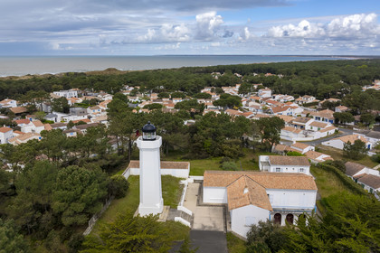 France, Vendée (85), La Tranche-sur-Mer, le phare du Grouin à la Pointe du Grouin du Cou (vue aérienne)