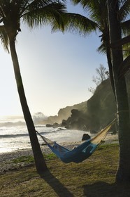 France, Ile de la Reunion, Petite-Ile sur la côte sud, plage de Grand-Anse, hamac tendu entre deux palmiers