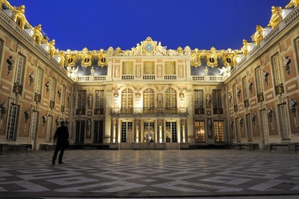 France, Yvelines (78), château de Versailles, classé Patrimoine Mondial de l'UNESCO, la Cour de Marbre rénovée en 2008