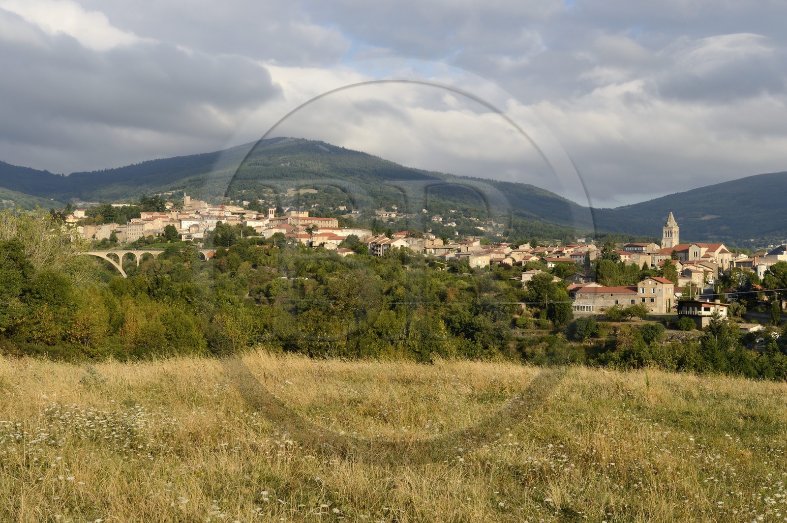 France, Loire (42), Parc Naturel Régional du Pilat, Pélussin au pied du massif du Pilat