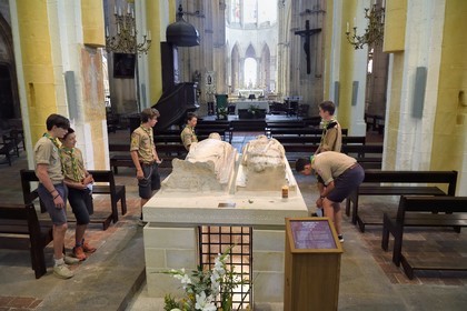 France, Allier (03), former province of Bourbonnais, Souvigny, the cluniac priory church of Saints Peter and Paul (prieuré Saint-Pierre-et-Saint-Paul), ducal necropolis of the Dukes of Bourbon, scouts of Europe around the recumbent statues of two illustrious abbots of Cluny who became Saint Mayeul and Saint Odilon